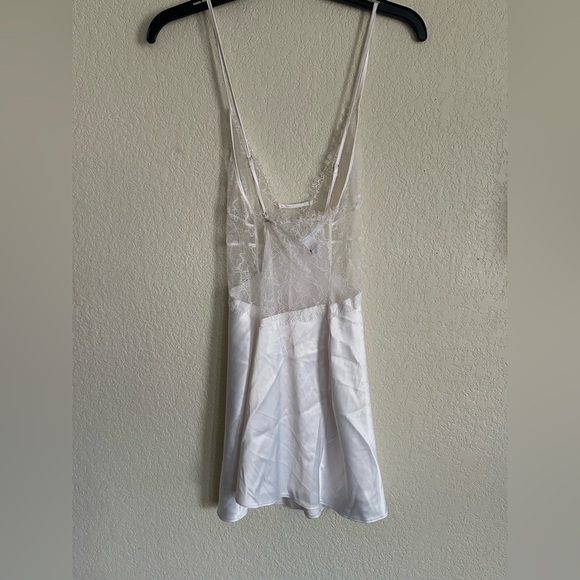 Victoria's Secret Coconut White Medium Satin Lace Plunge Plunge Slip - Picture 3 of 6